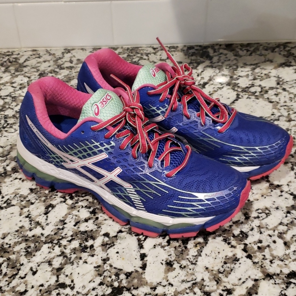 LIKE NEW - Asics gel nimbus womens running shoes